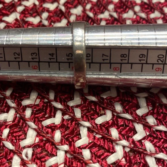 Elegant Sterling Silver Ring with Deep Blue Stone - Picture 5 of 6